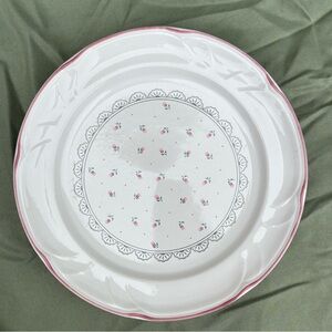 Cute vintage plate set